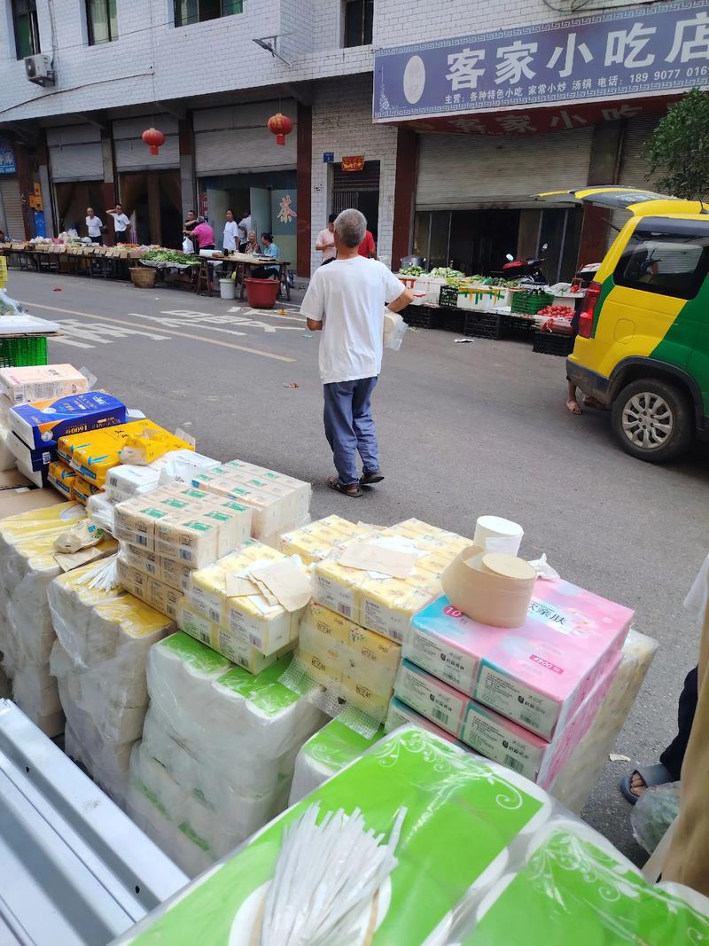 国内贸易新趋势:电商与实体融合的双刃剑